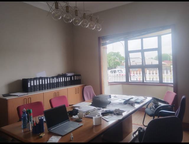 3 BEDROOM FREEHOLD FOR SALE IN BOKSBURG SOUTH